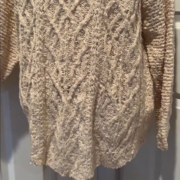 Beige loosely woven soft sweater, V neck, longer - Picture 3 of 6